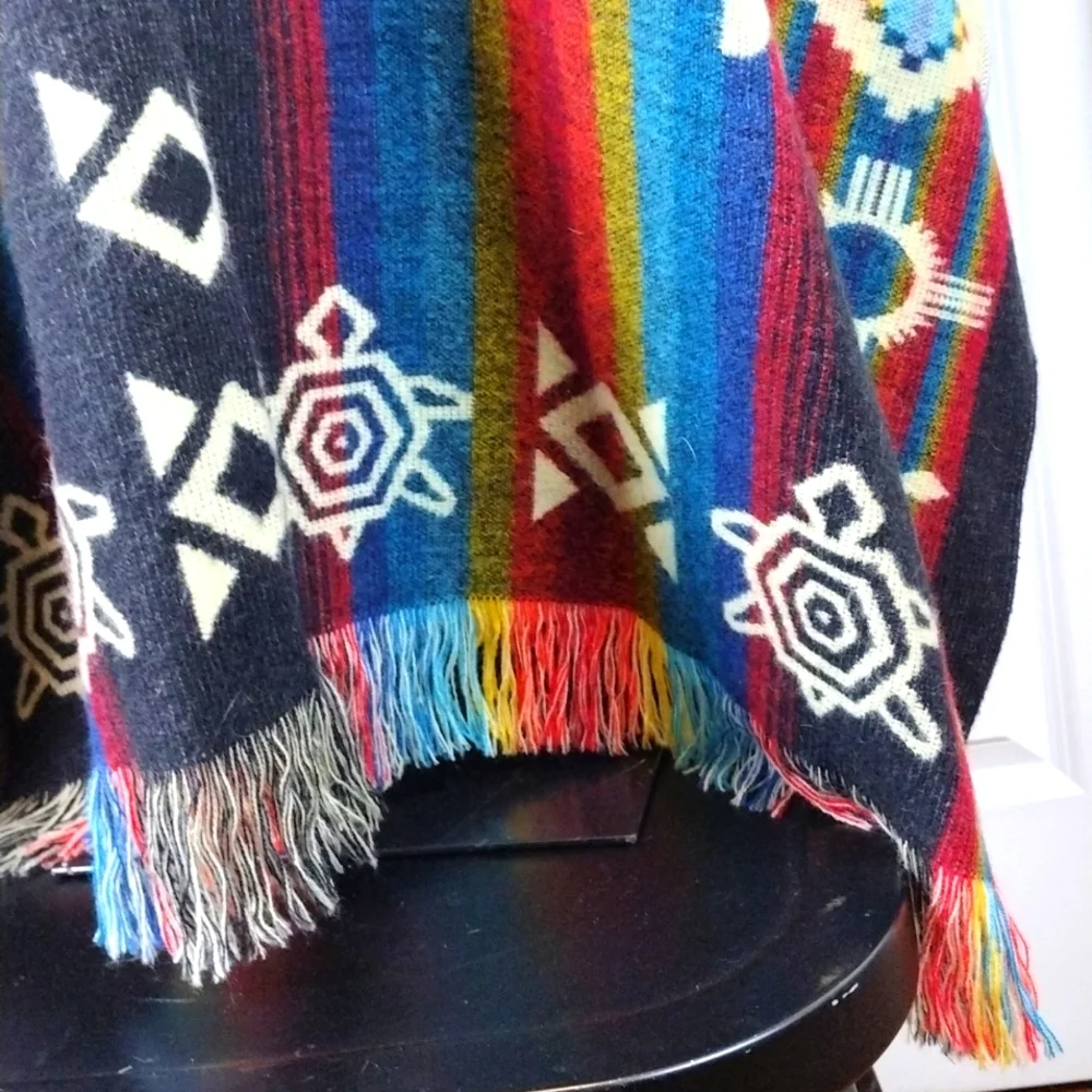 Hooded Peruvian Poncho with Aztec Inca turtle Designs. Turtle. hooded.. Aztec - Picture 4 of 15